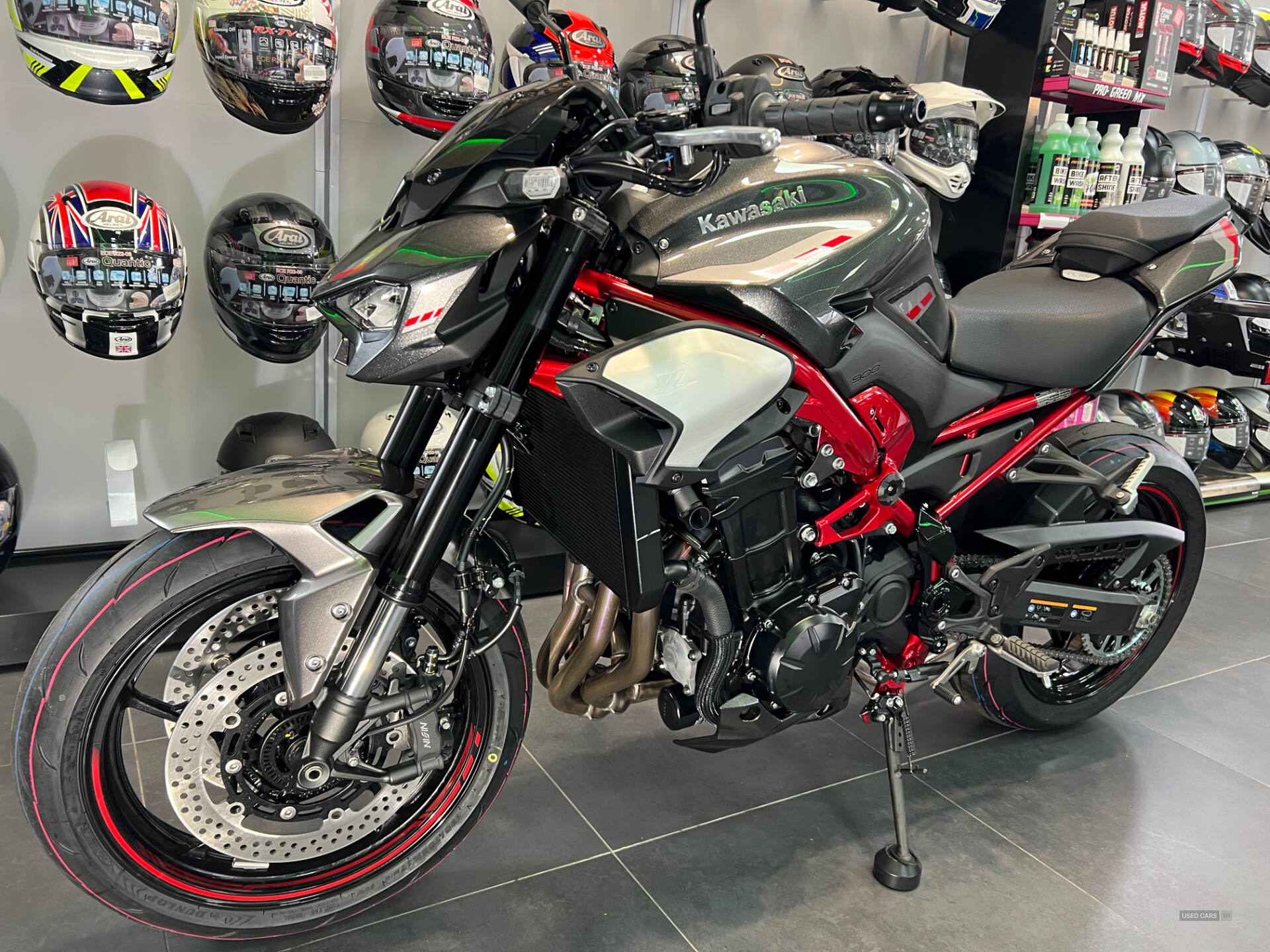   Kawasaki Z Series 2025 KAWASAKI Z900 IN METALLIC CARBON GREY