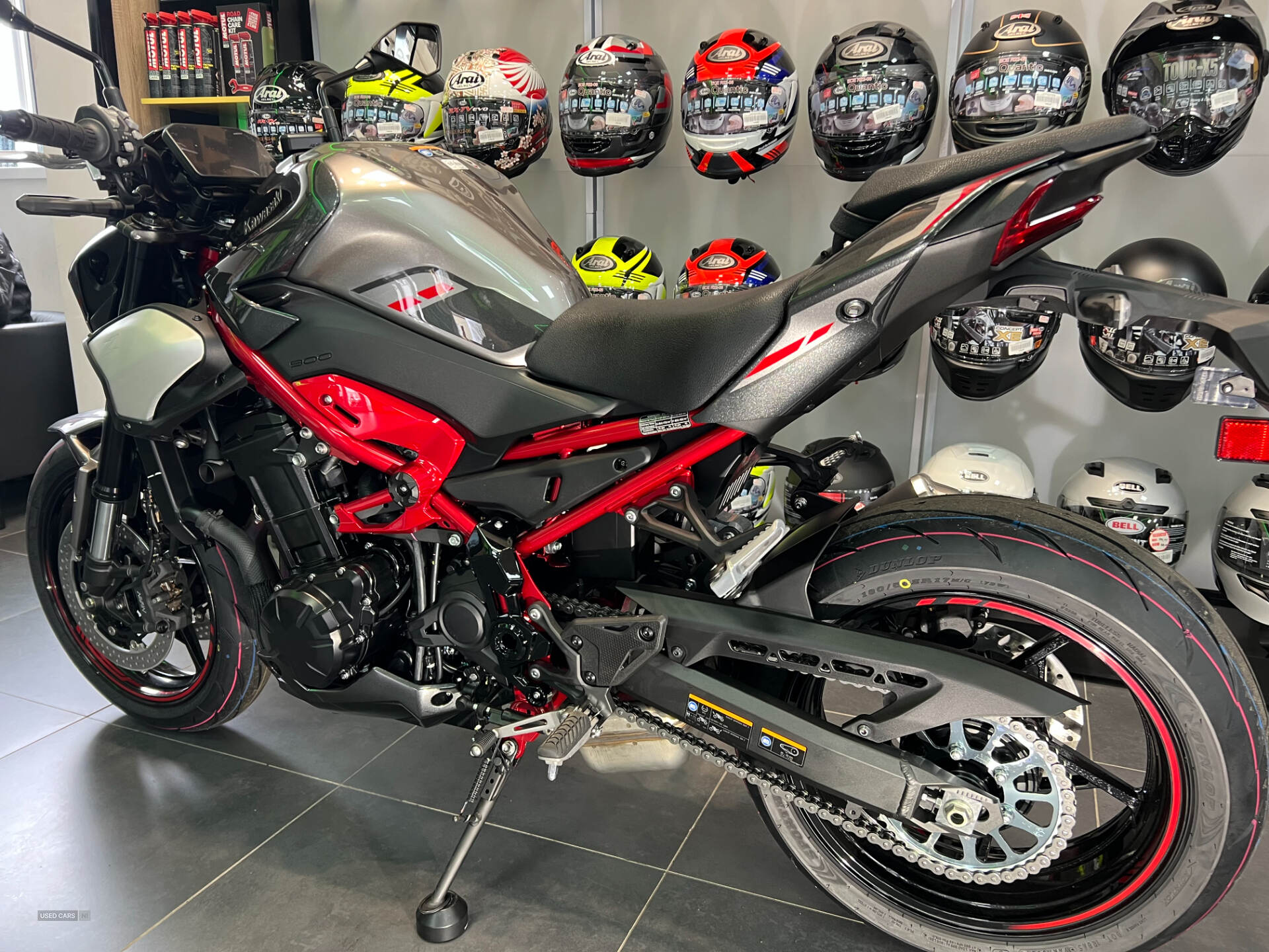   Kawasaki Z Series 2025 KAWASAKI Z900 IN METALLIC CARBON GREY