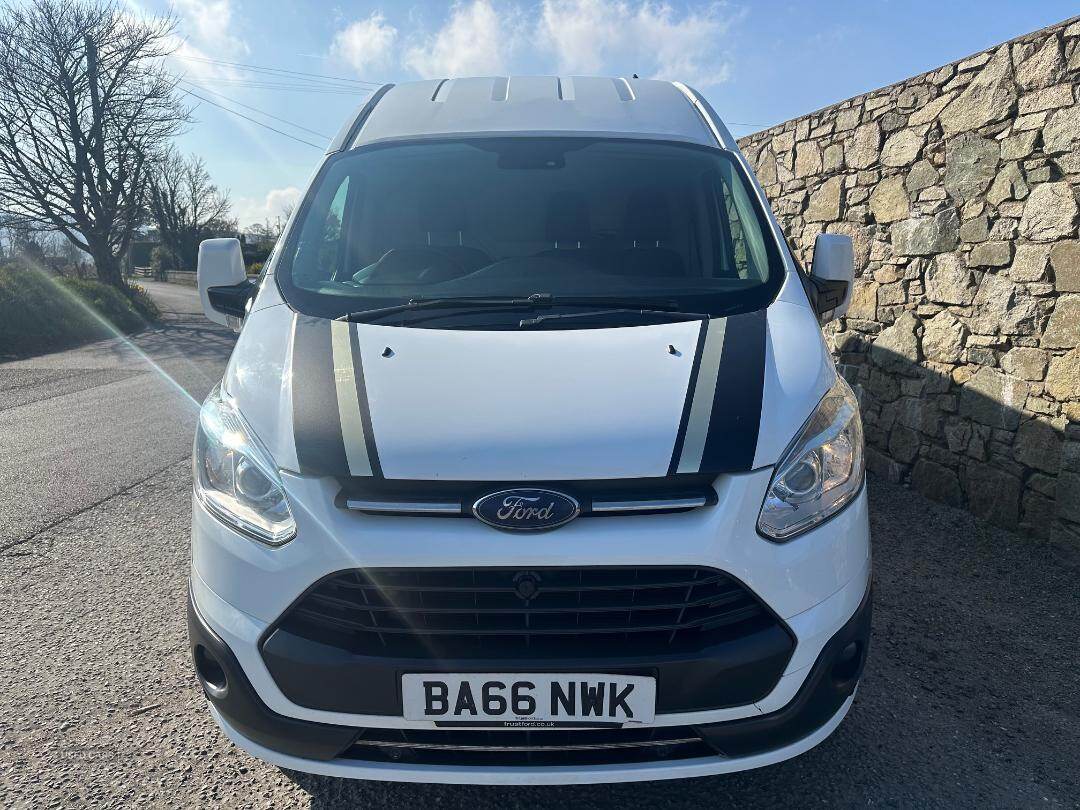 Jan 2017 Ford Transit Custom 2.0 TDCi 130ps Low Roof D/Cab Limited Van