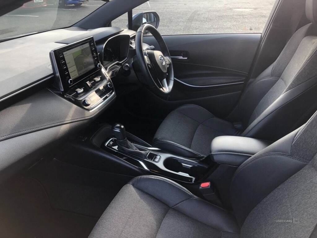 Dec 2021 Toyota Corolla 1.8 VVT-i Hybrid Design 5dr CVT