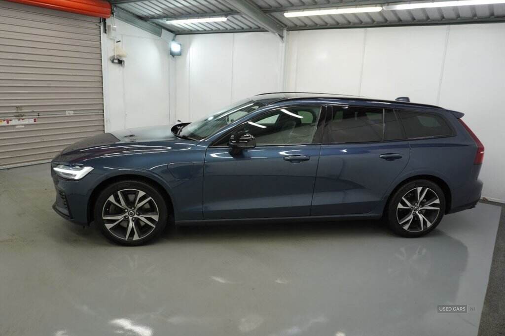 Mar 2021 Volvo V60 2.0 T6 Recharge PHEV R DESIGN 5dr AWD Auto