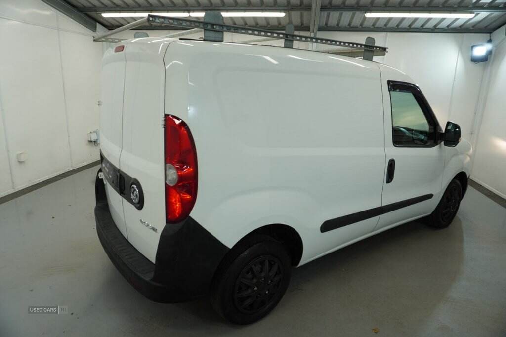 Mar 2016 Vauxhall Combo 2000 1.3 CDTI 16V ecoFLEX H1 Van