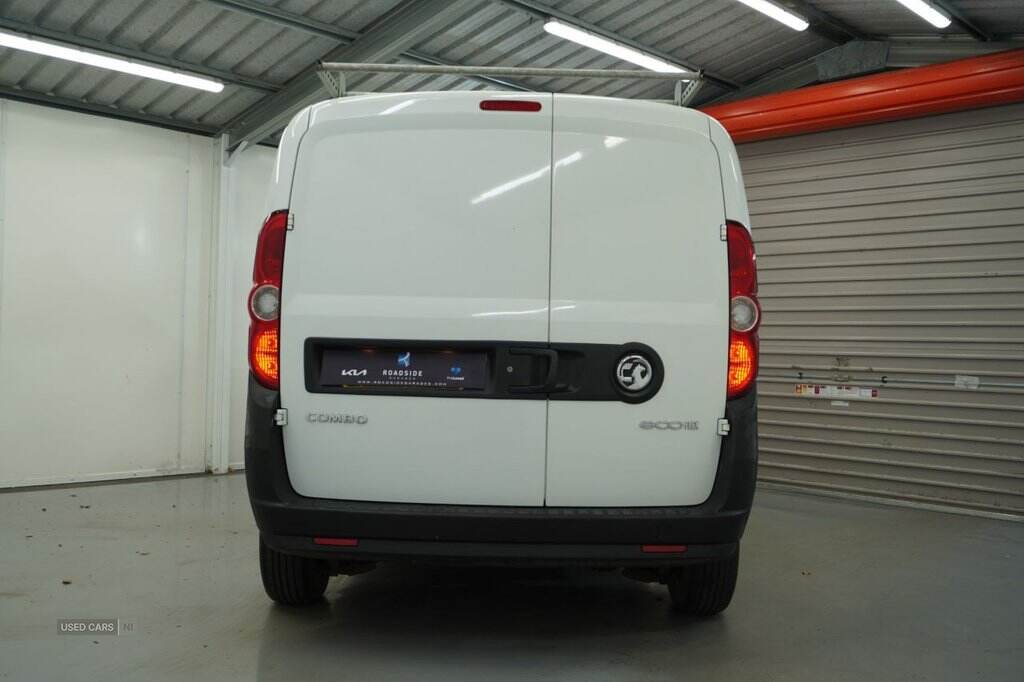 Mar 2016 Vauxhall Combo 2000 1.3 CDTI 16V ecoFLEX H1 Van
