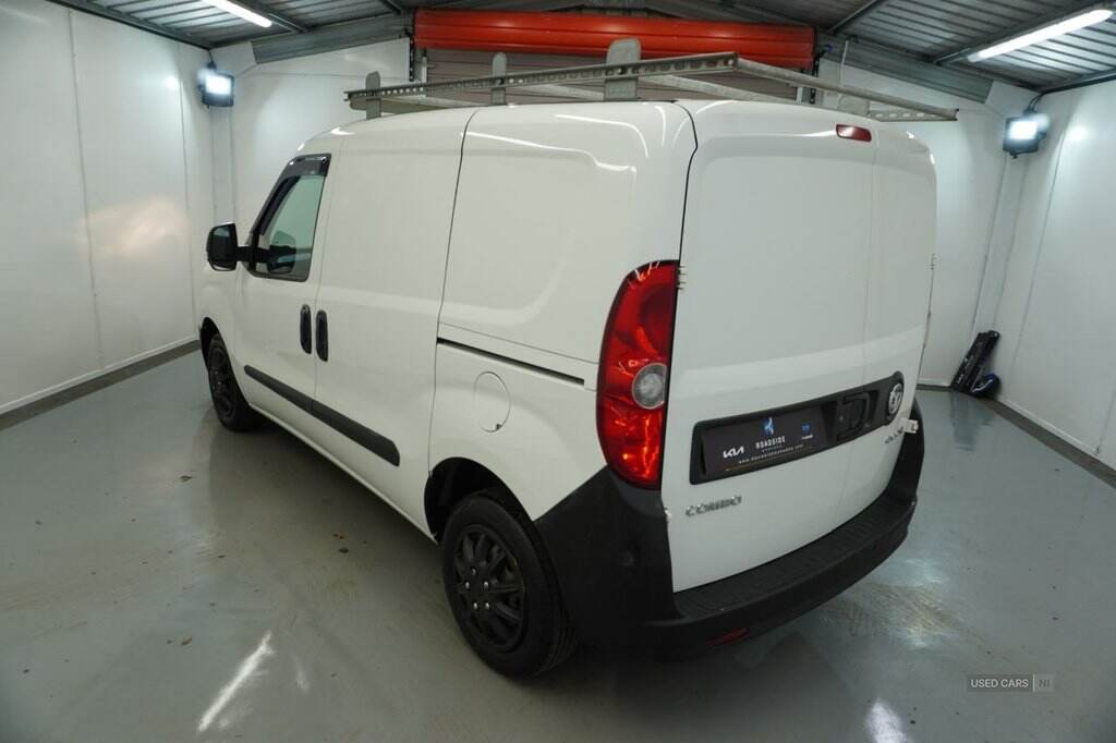 Mar 2016 Vauxhall Combo 2000 1.3 CDTI 16V ecoFLEX H1 Van