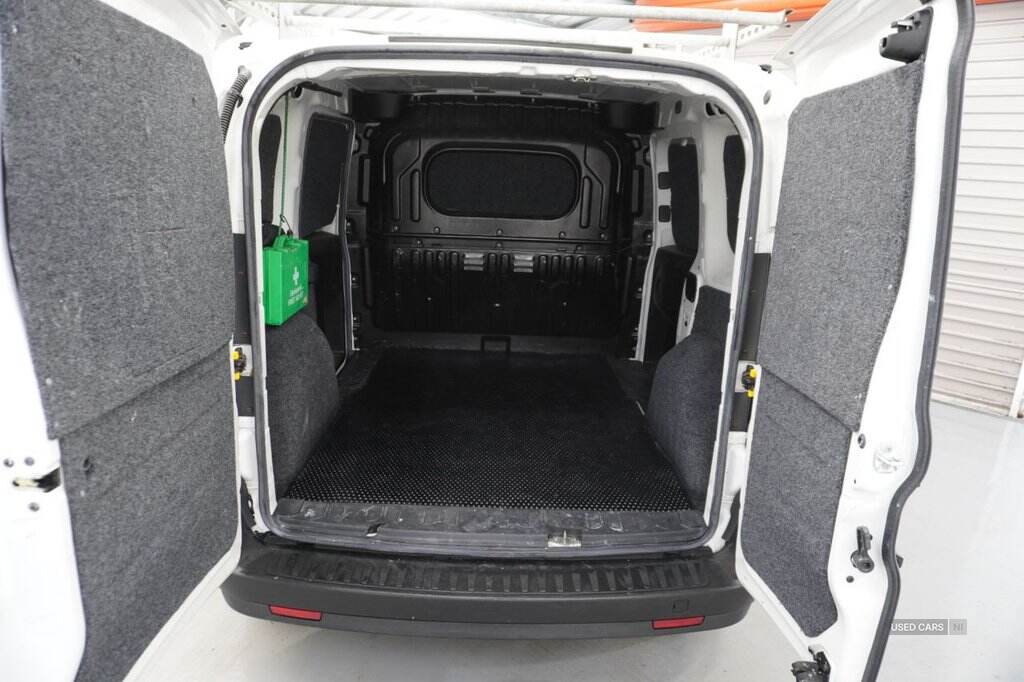 Mar 2016 Vauxhall Combo 2000 1.3 CDTI 16V ecoFLEX H1 Van