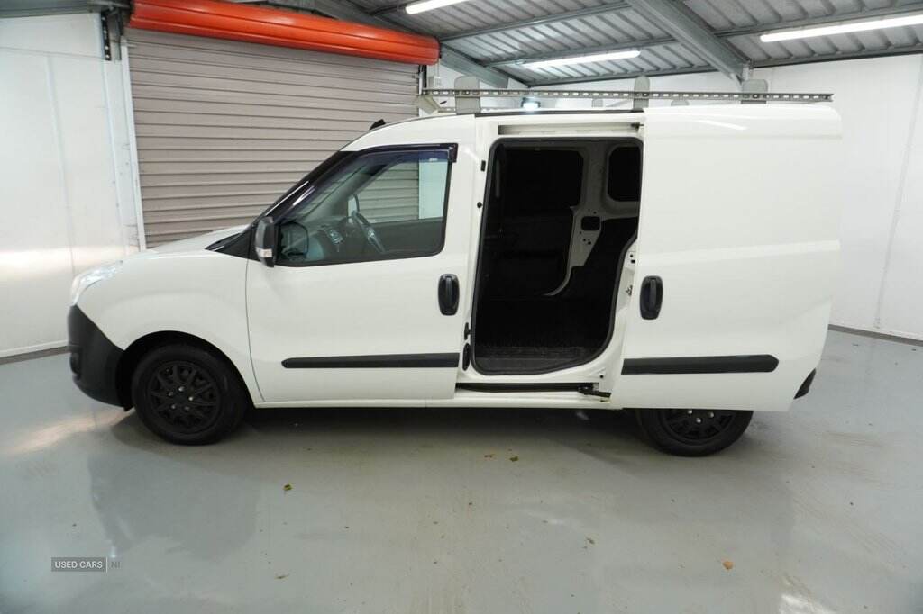 Mar 2016 Vauxhall Combo 2000 1.3 CDTI 16V ecoFLEX H1 Van