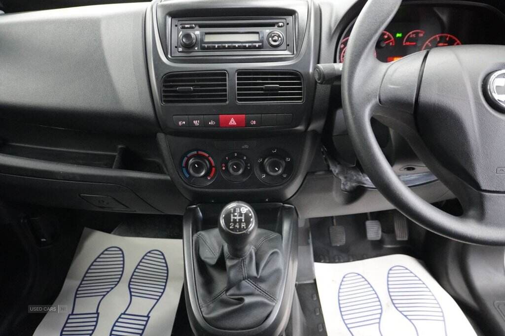 Mar 2016 Vauxhall Combo 2000 1.3 CDTI 16V ecoFLEX H1 Van
