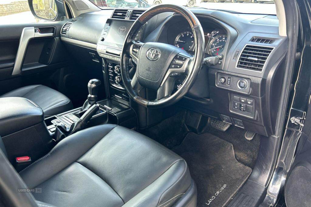 Sep 2022 Toyota Land Cruiser 2.8 D-4D 204 Invincible 5dr Auto 7 Seats [Sunroof]