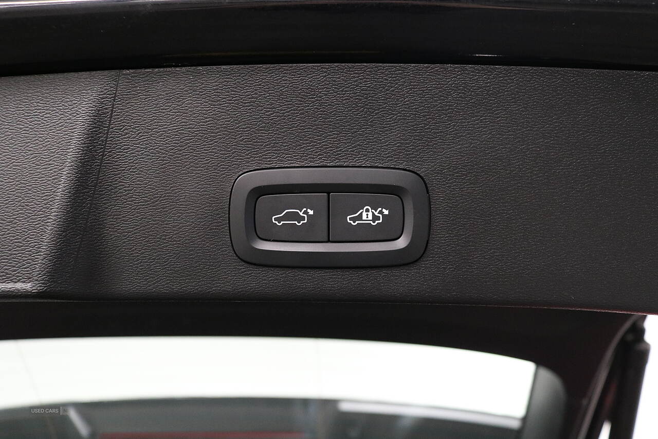 Apr 2023 Volvo XC40 2.0 B3P Plus Dark 5dr Auto