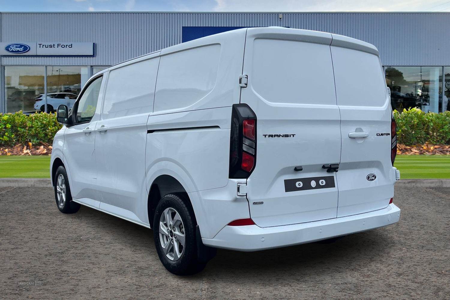 Ford Transit Custom 320 Limited AUTO L1 SWB 2.5 232PS PHEV CVT 6.2 FWD Low Roof, ANDROID AUTO - APPLE CAR PLAY, SAT NAV, IN STOCK