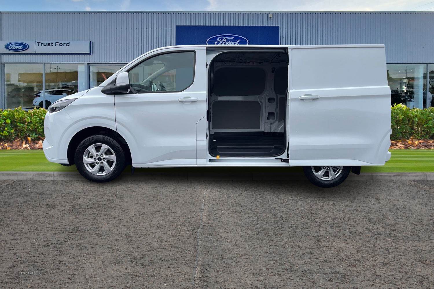 Ford Transit Custom 320 Limited AUTO L1 SWB 2.5 232PS PHEV CVT 6.2 FWD Low Roof, ANDROID AUTO - APPLE CAR PLAY, SAT NAV, IN STOCK
