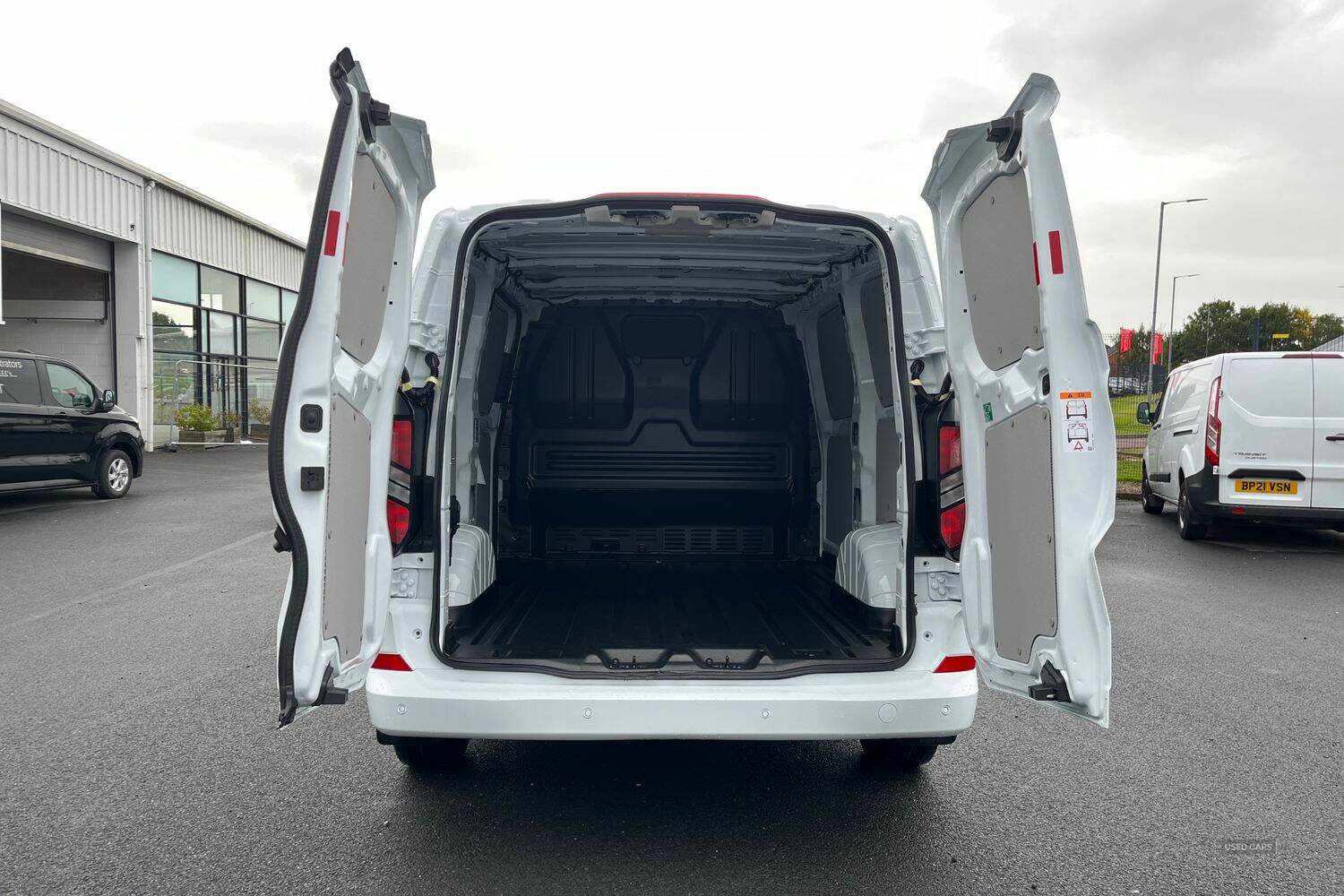 Ford Transit Custom 320 Limited AUTO L1 SWB 2.5 232PS PHEV CVT 6.2 FWD Low Roof, ANDROID AUTO - APPLE CAR PLAY, SAT NAV, IN STOCK