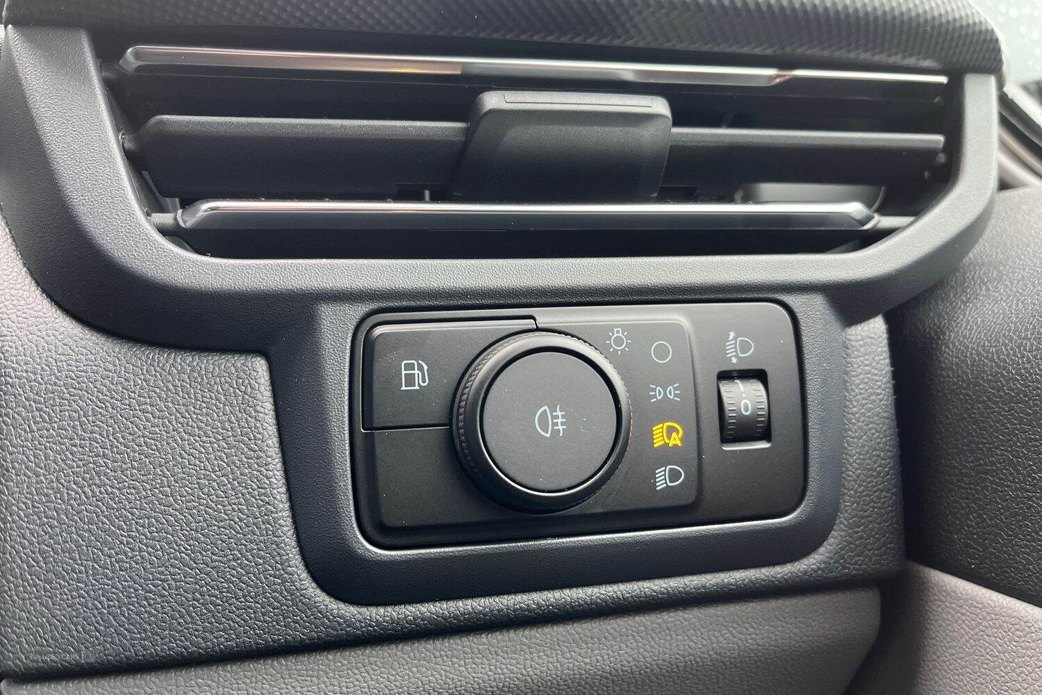 Ford Transit Custom 320 Limited AUTO L1 SWB 2.5 232PS PHEV CVT 6.2 FWD Low Roof, ANDROID AUTO - APPLE CAR PLAY, SAT NAV, IN STOCK