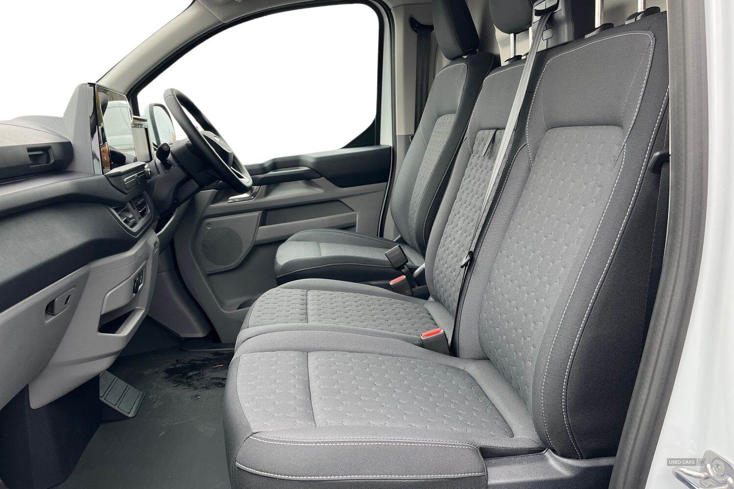 Ford Transit Custom 320 Limited AUTO L1 SWB 2.5 232PS PHEV CVT 6.2 FWD Low Roof, ANDROID AUTO - APPLE CAR PLAY, SAT NAV, IN STOCK