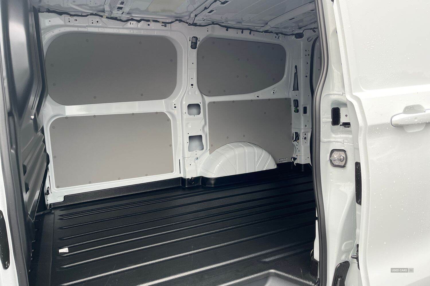 Ford Transit Custom 320 Limited AUTO L1 SWB 2.5 232PS PHEV CVT 6.2 FWD Low Roof, ANDROID AUTO - APPLE CAR PLAY, SAT NAV, IN STOCK