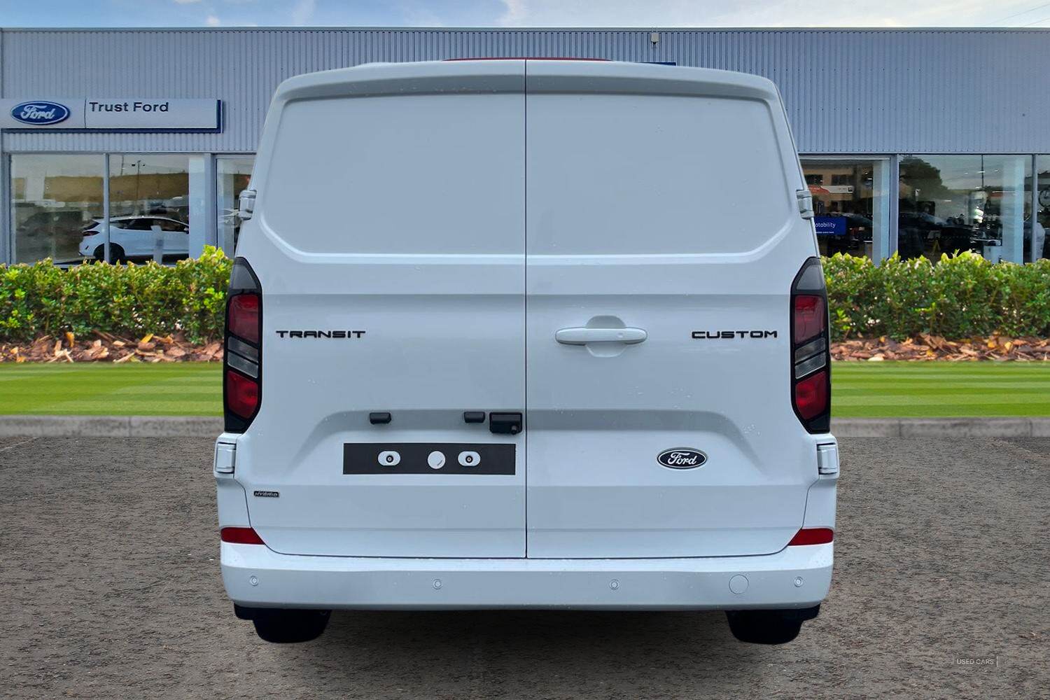 Ford Transit Custom 320 Limited AUTO L1 SWB 2.5 232PS PHEV CVT 6.2 FWD Low Roof, ANDROID AUTO - APPLE CAR PLAY, SAT NAV, IN STOCK