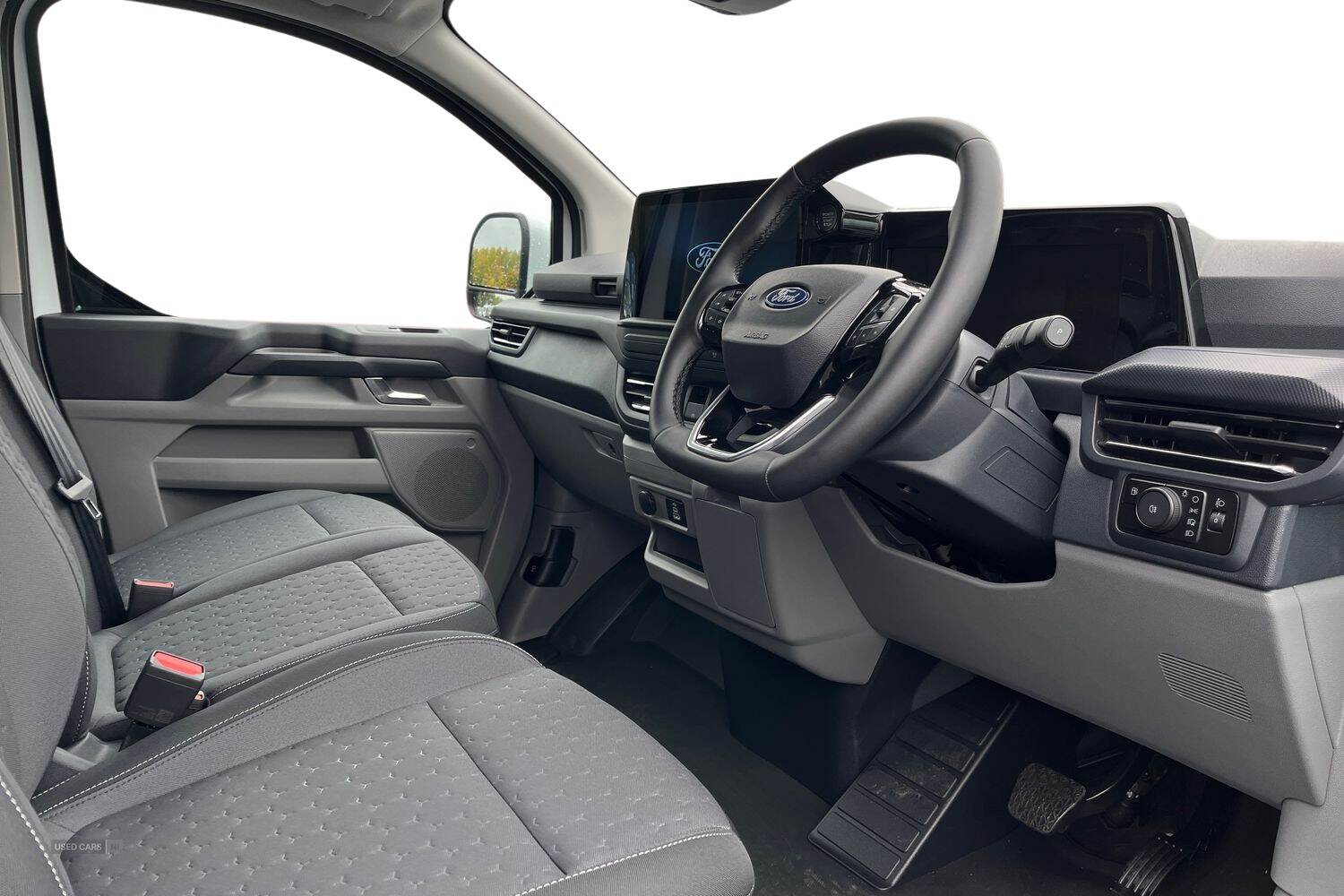 Ford Transit Custom 320 Limited AUTO L1 SWB 2.5 232PS PHEV CVT 6.2 FWD Low Roof, ANDROID AUTO - APPLE CAR PLAY, SAT NAV, IN STOCK