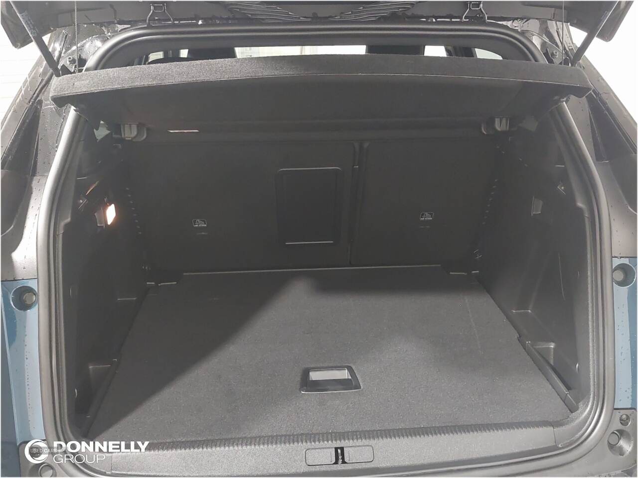 Jan 2024 Peugeot 3008 1.2 Hybrid 136 GT 5dr e-DSC6