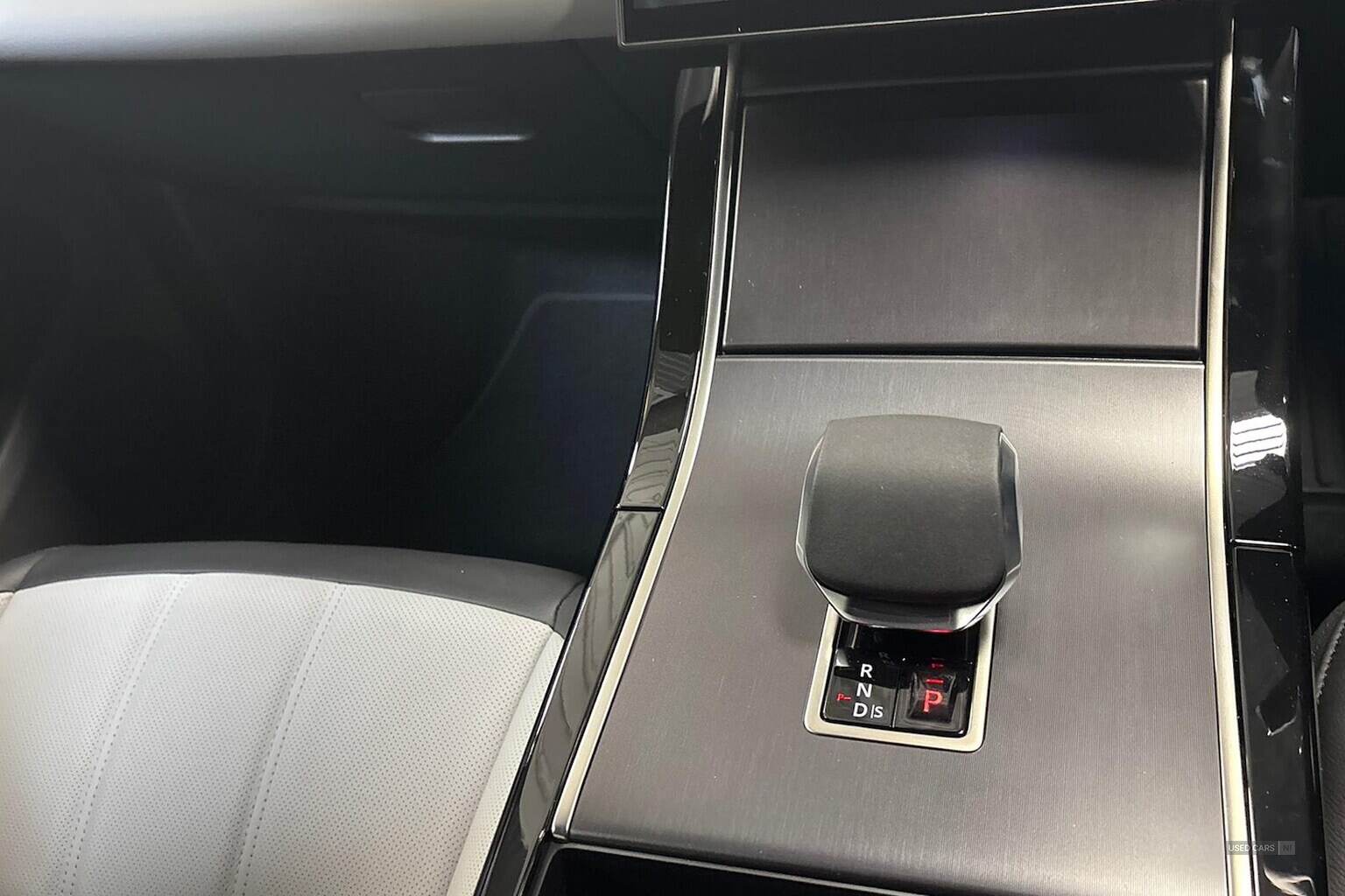 Jan 2025 Land Rover Range Rover Evoque 2.0 D200 Edition 5Dr Auto