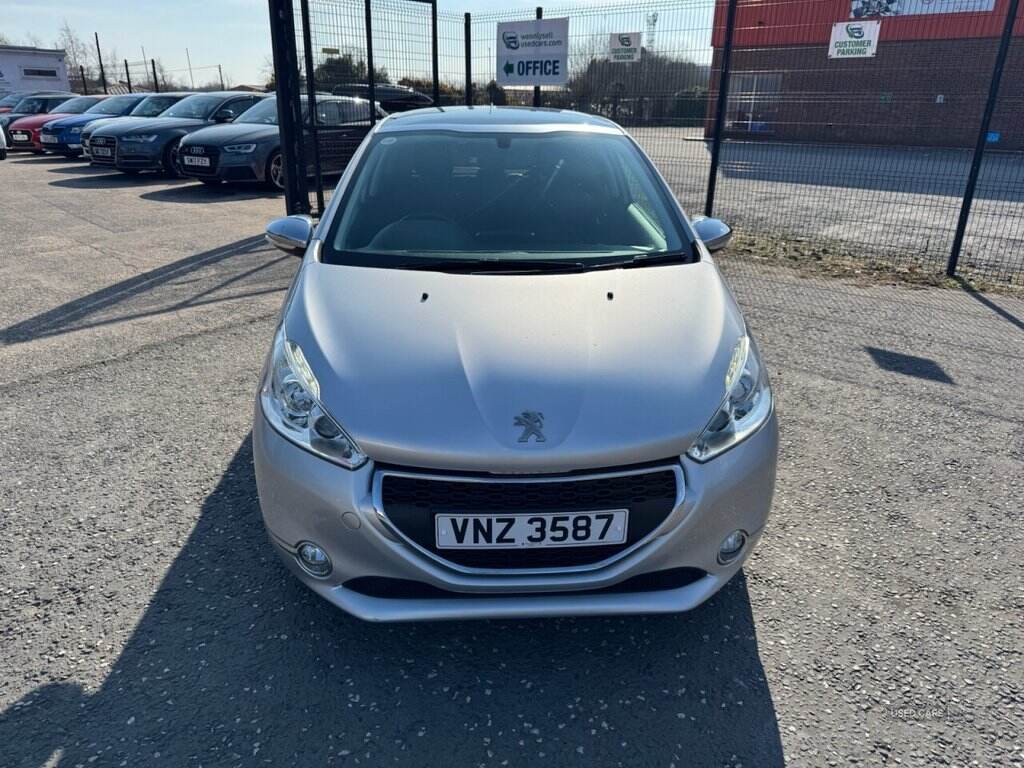 Jun 2015 Peugeot 208 1.2 VTi Style 3dr