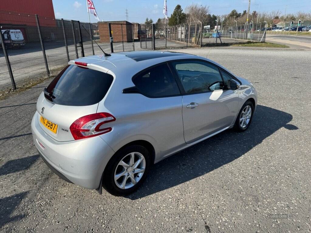 Jun 2015 Peugeot 208 1.2 VTi Style 3dr