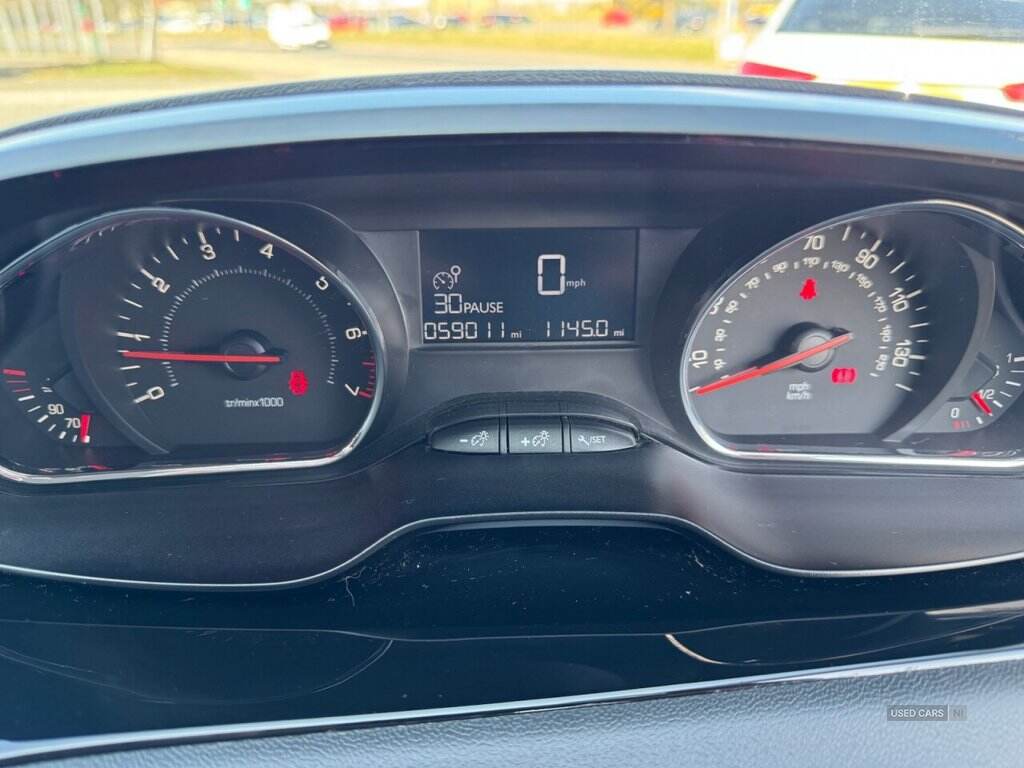 Jun 2015 Peugeot 208 1.2 VTi Style 3dr