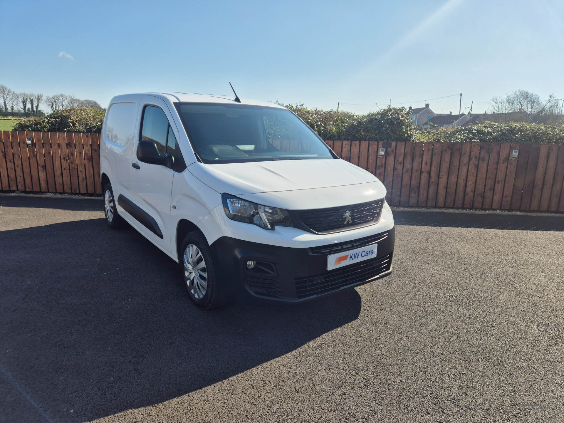 Jun 2019 Peugeot Partner 1000 1.6 BlueHDi 100 Professional Van