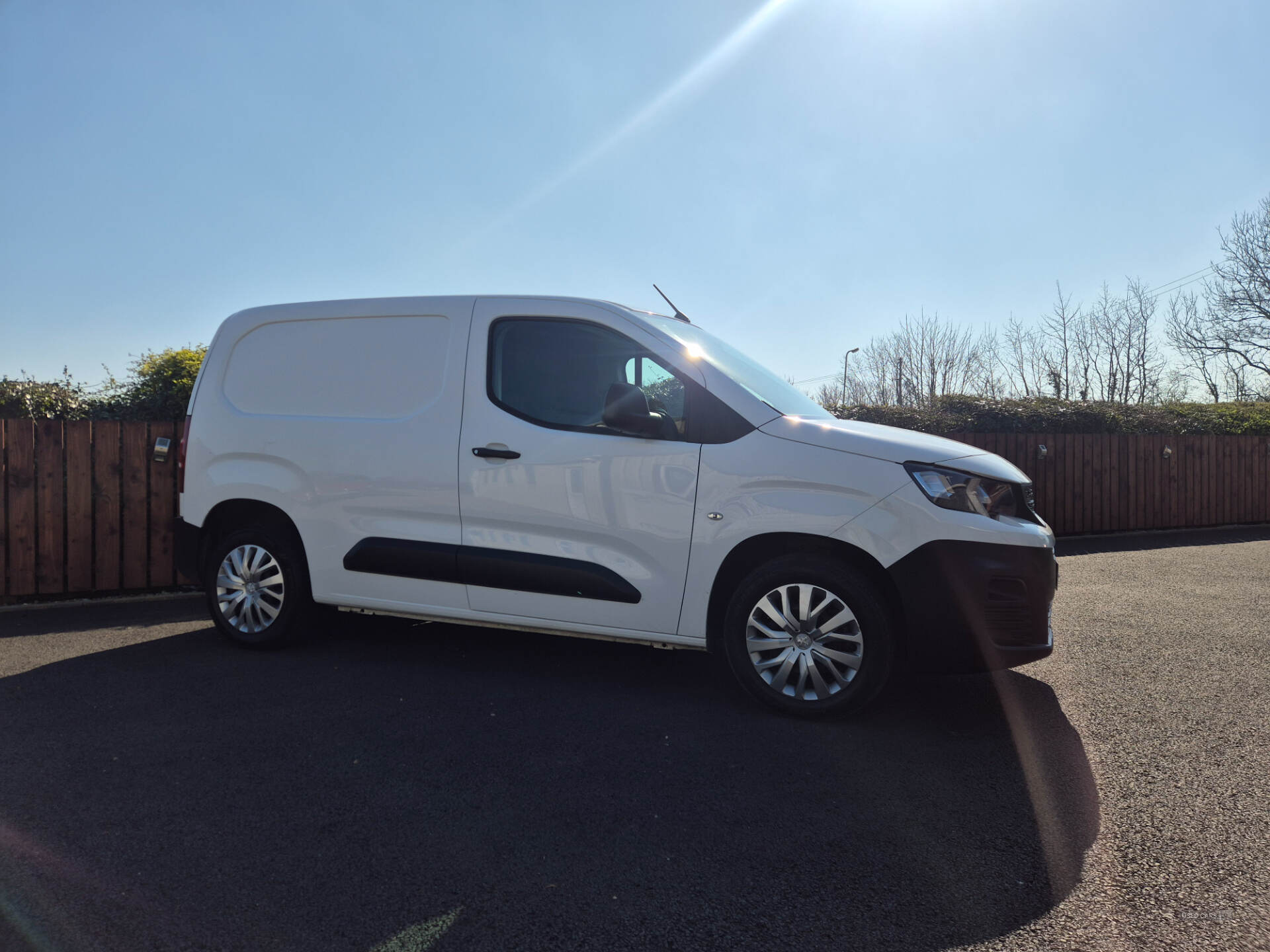 Jun 2019 Peugeot Partner 1000 1.6 BlueHDi 100 Professional Van