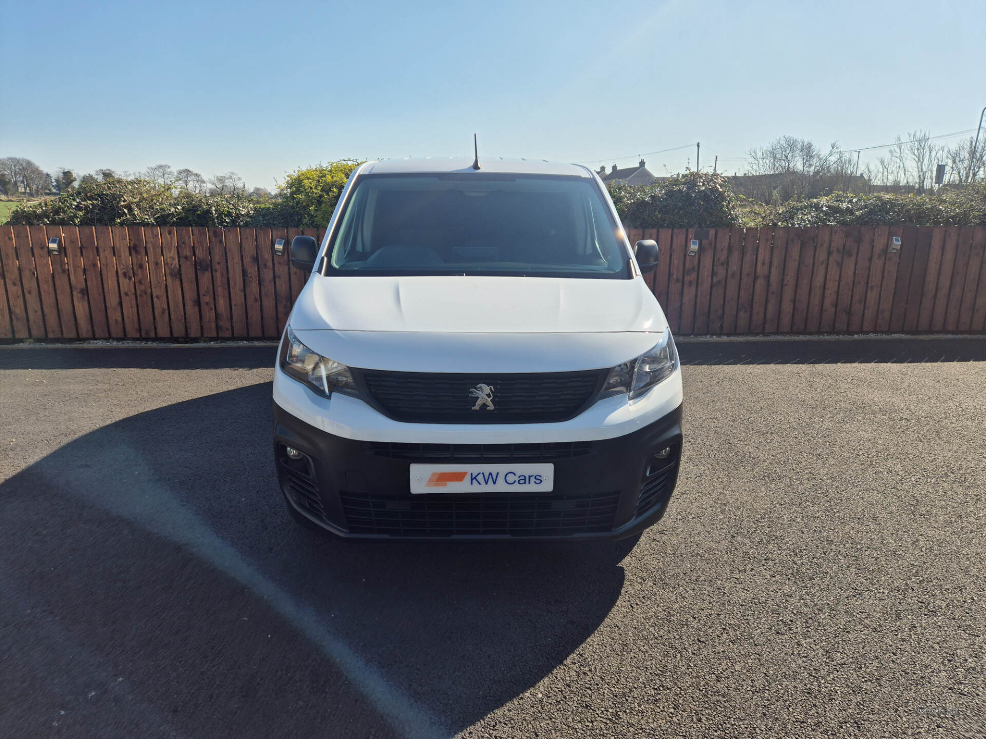 Jun 2019 Peugeot Partner 1000 1.6 BlueHDi 100 Professional Van