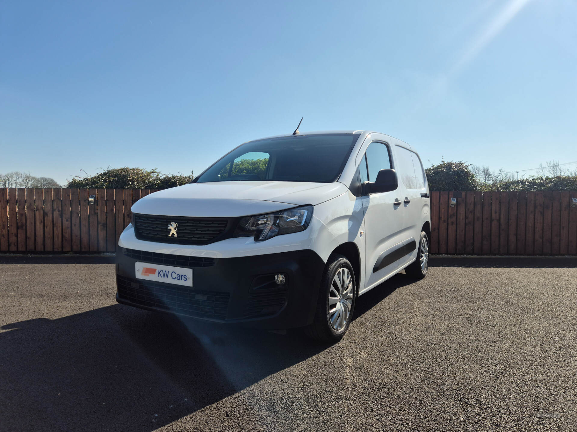 Jun 2019 Peugeot Partner 1000 1.6 BlueHDi 100 Professional Van