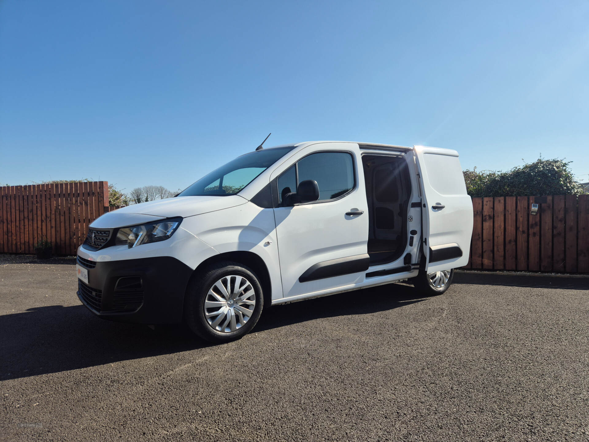 Jun 2019 Peugeot Partner 1000 1.6 BlueHDi 100 Professional Van