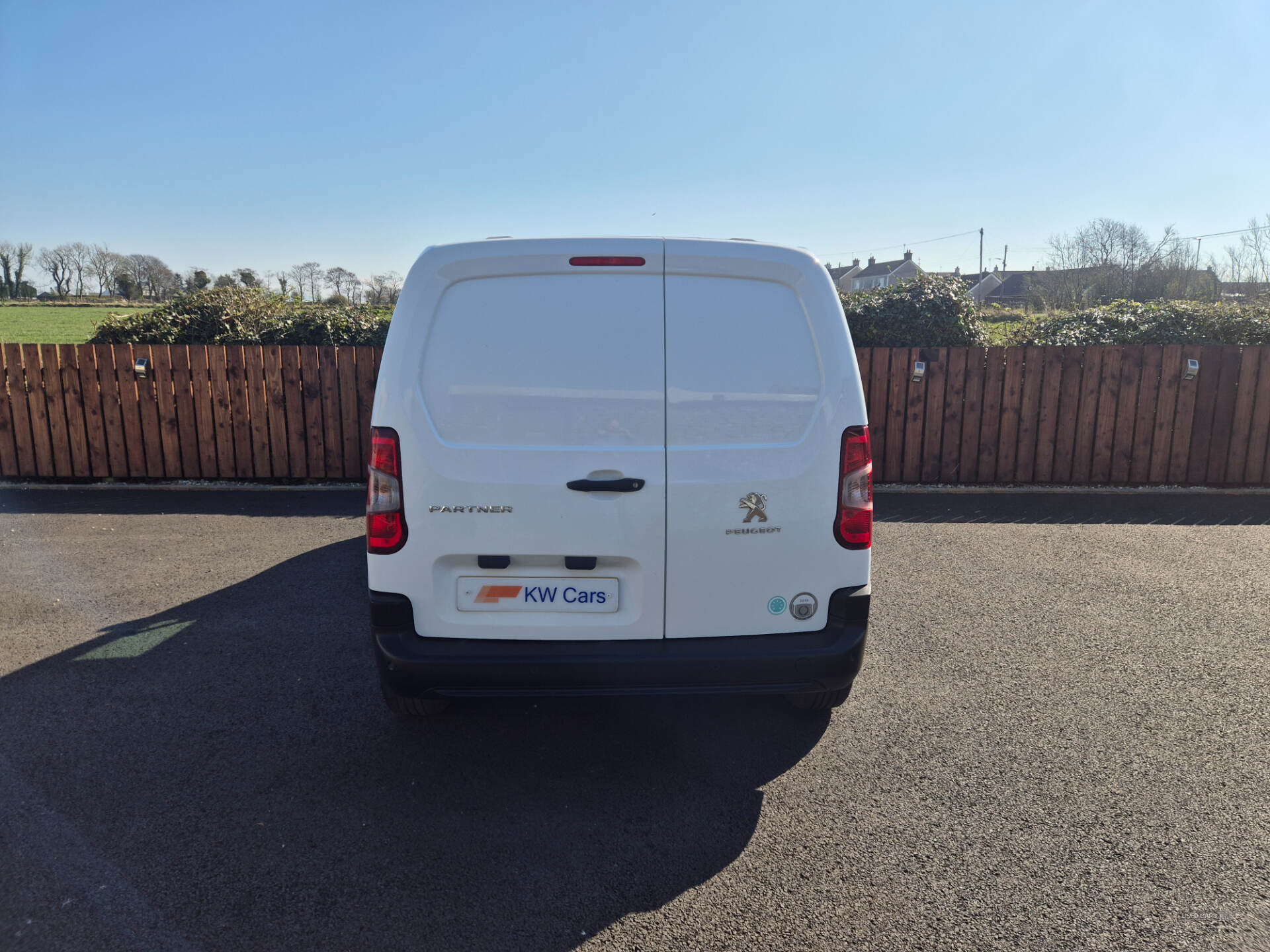 Jun 2019 Peugeot Partner 1000 1.6 BlueHDi 100 Professional Van