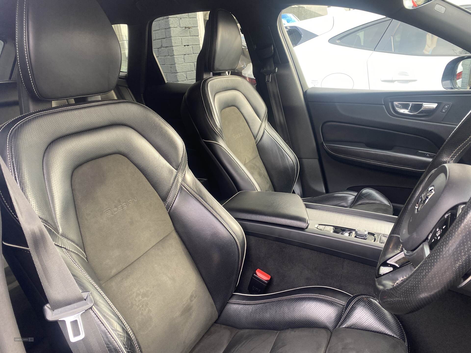Feb 2018 Volvo XC60 2.0 D4 R DESIGN Pro 5dr AWD Geartronic