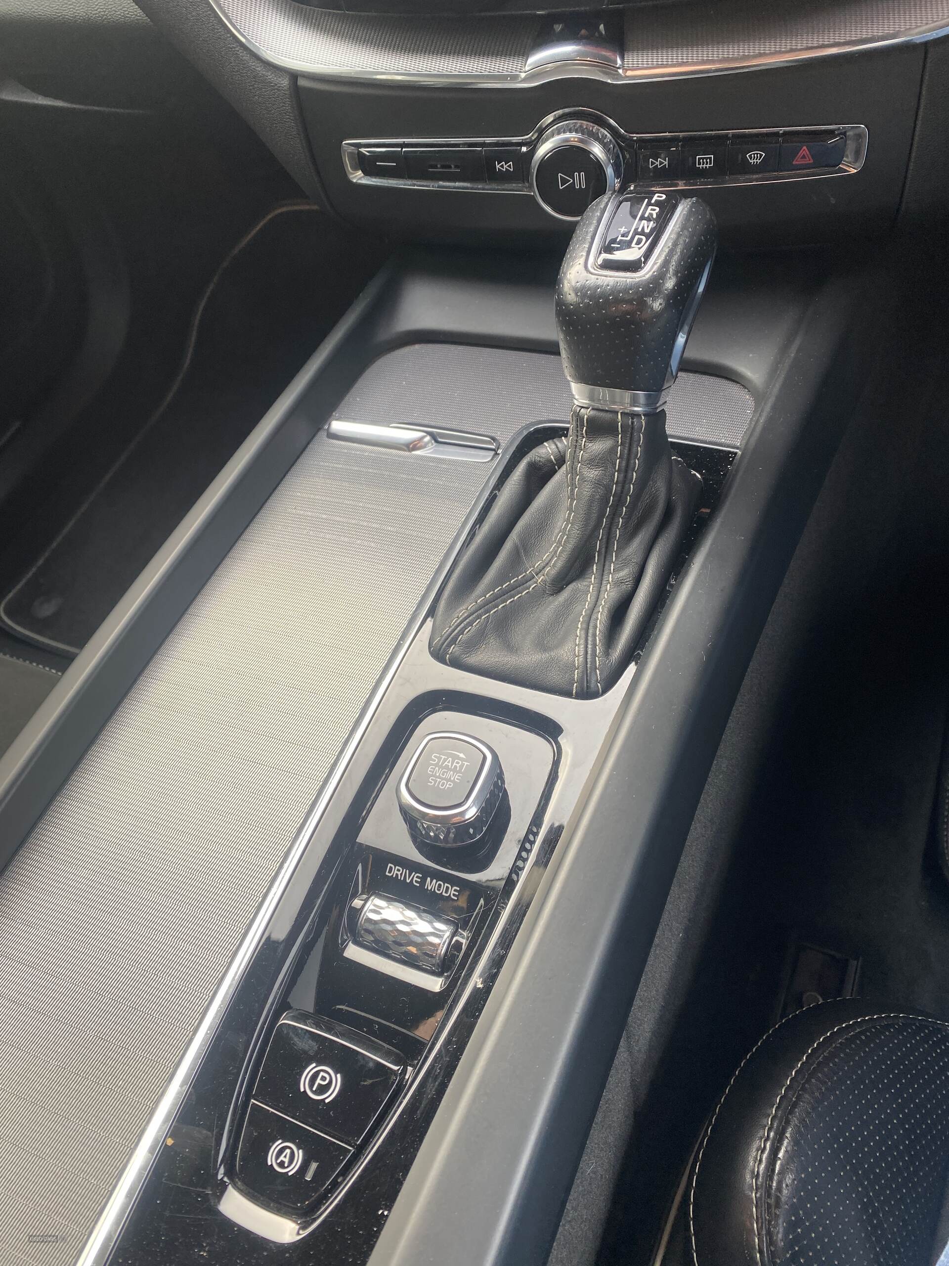 Feb 2018 Volvo XC60 2.0 D4 R DESIGN Pro 5dr AWD Geartronic