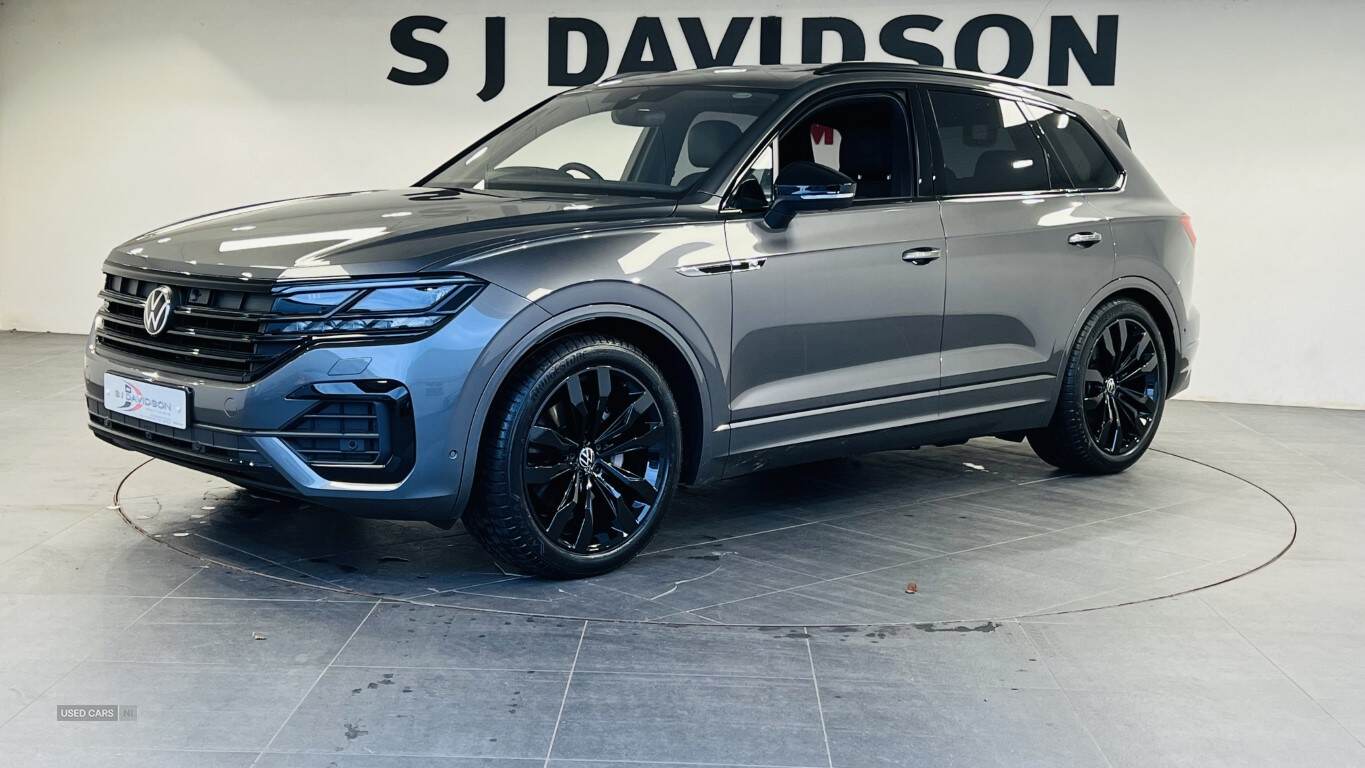 2022 Volkswagen Touareg Black Edition