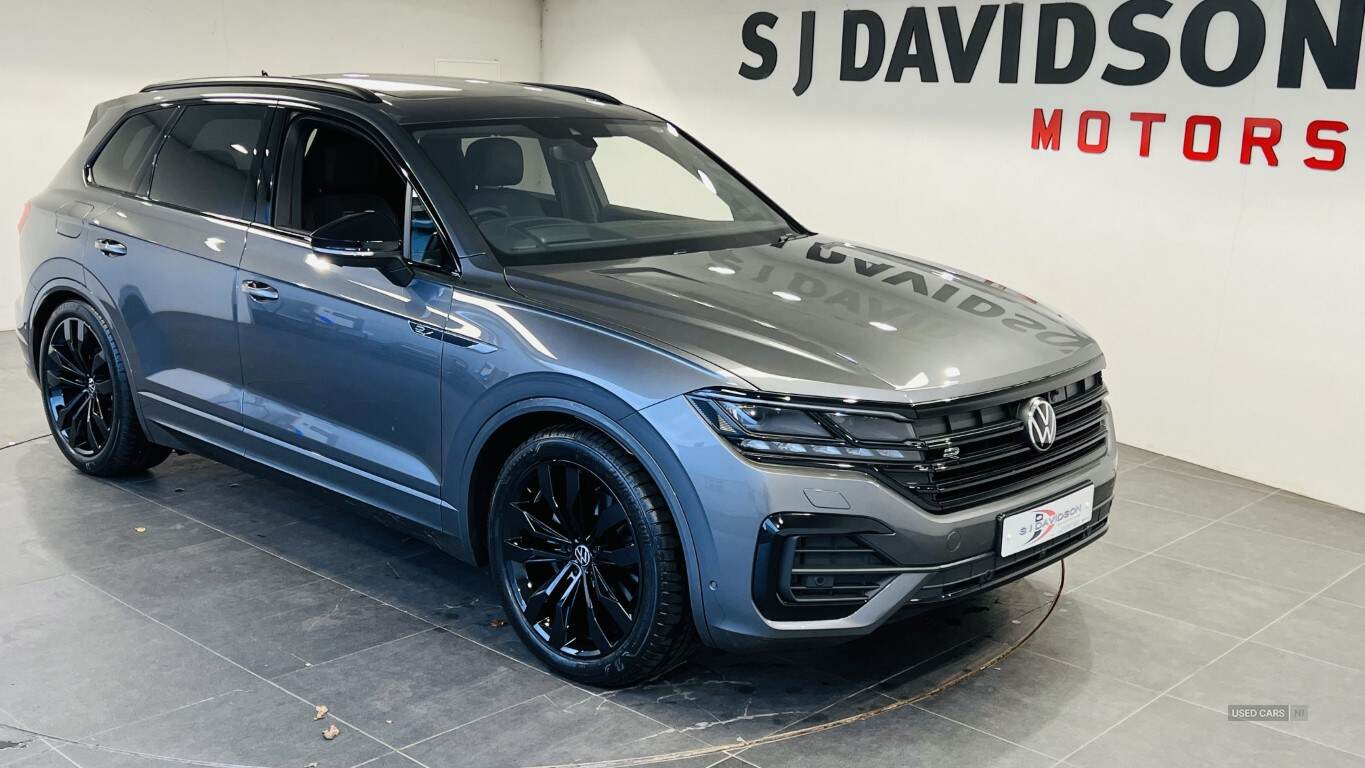 2022 Volkswagen Touareg Black Edition