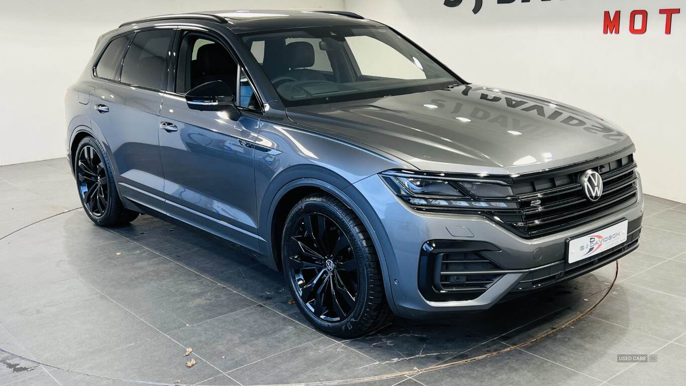 2022 Volkswagen Touareg Black Edition