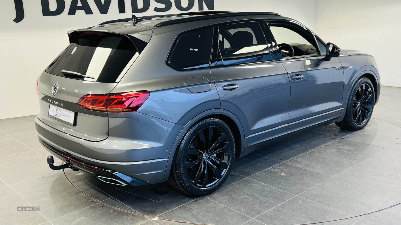 2022 Volkswagen Touareg Black Edition