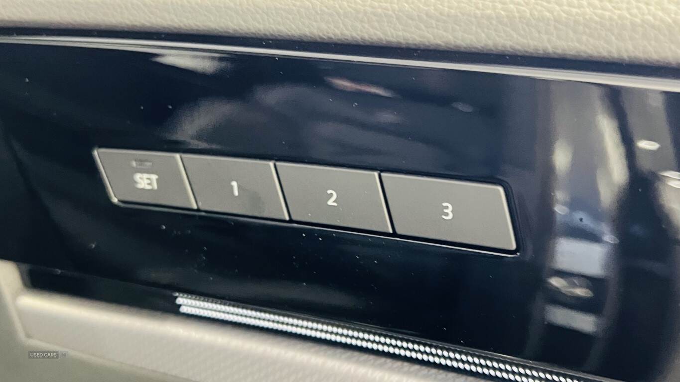 2022 Volkswagen Touareg Black Edition