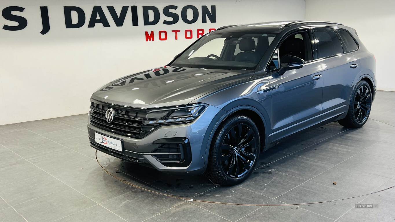 2022 Volkswagen Touareg Black Edition