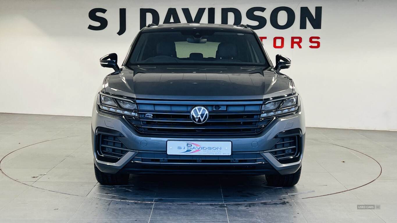 2022 Volkswagen Touareg Black Edition