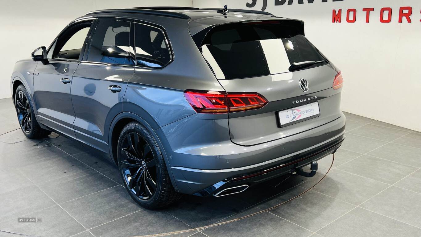 2022 Volkswagen Touareg Black Edition