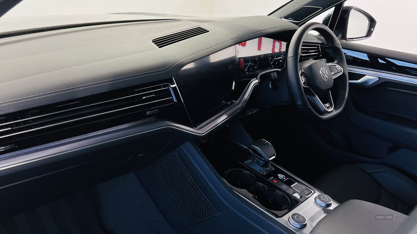 2022 Volkswagen Touareg Black Edition