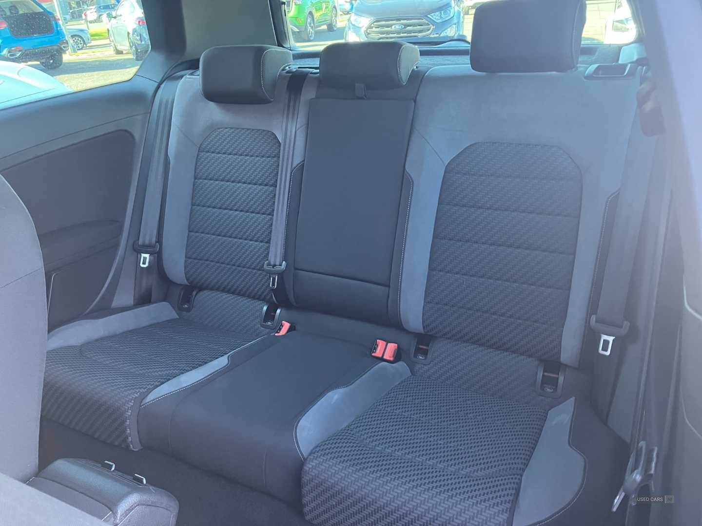 Apr 2017 Volkswagen Golf 2.0 TDI R-Line 5dr