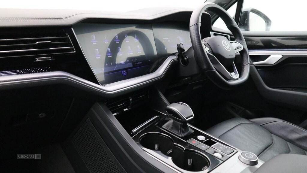 May 2022 Volkswagen Touareg 3.0 V6 TDI 4Motion Black Edition 5dr Tip Auto