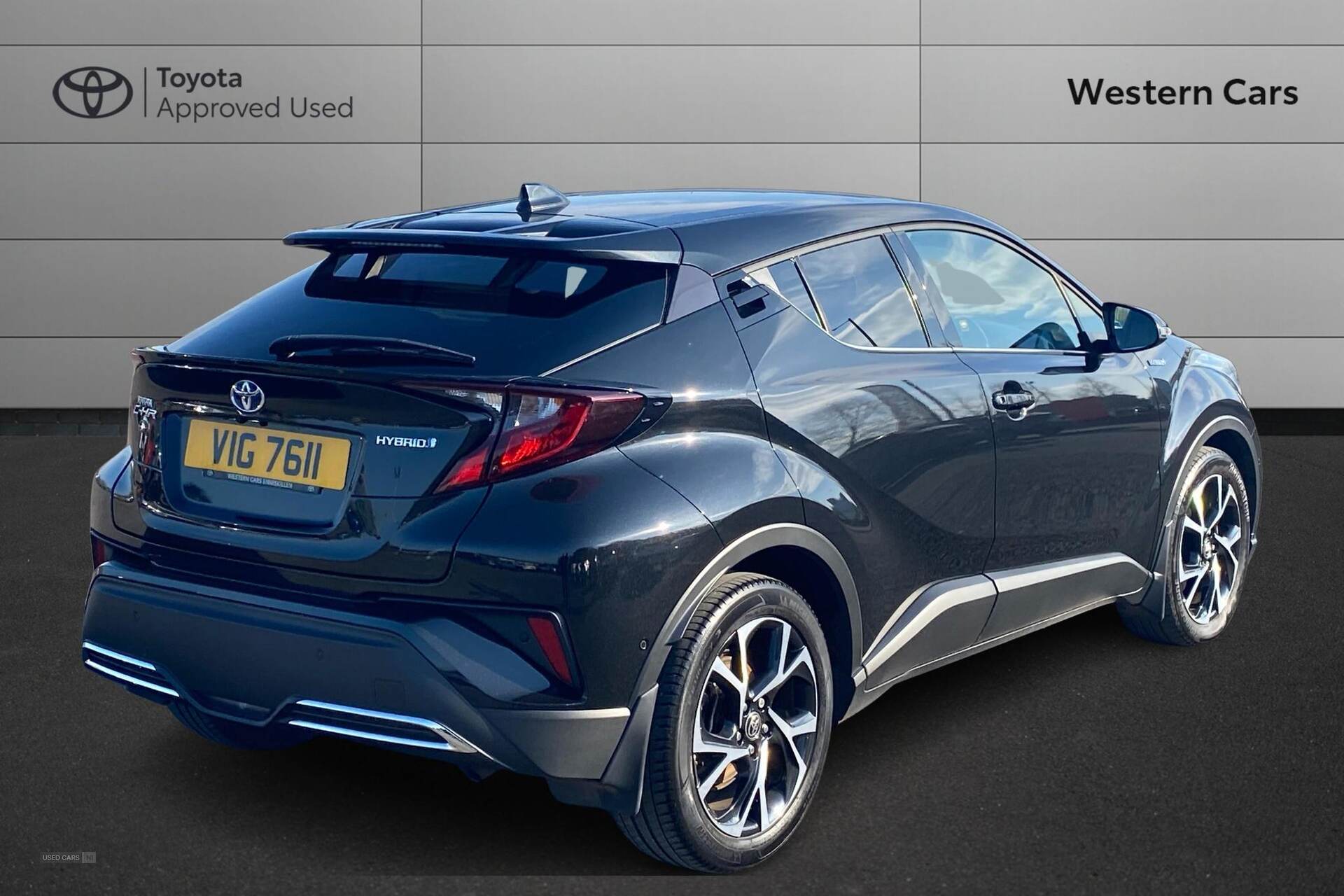 Oct 2021 Toyota C-HR 2.0 Hybrid Design 5dr CVT