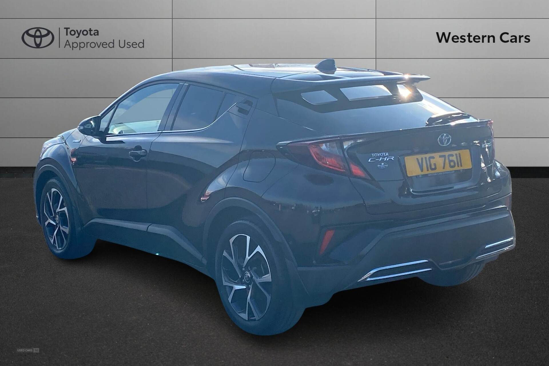 Oct 2021 Toyota C-HR 2.0 Hybrid Design 5dr CVT