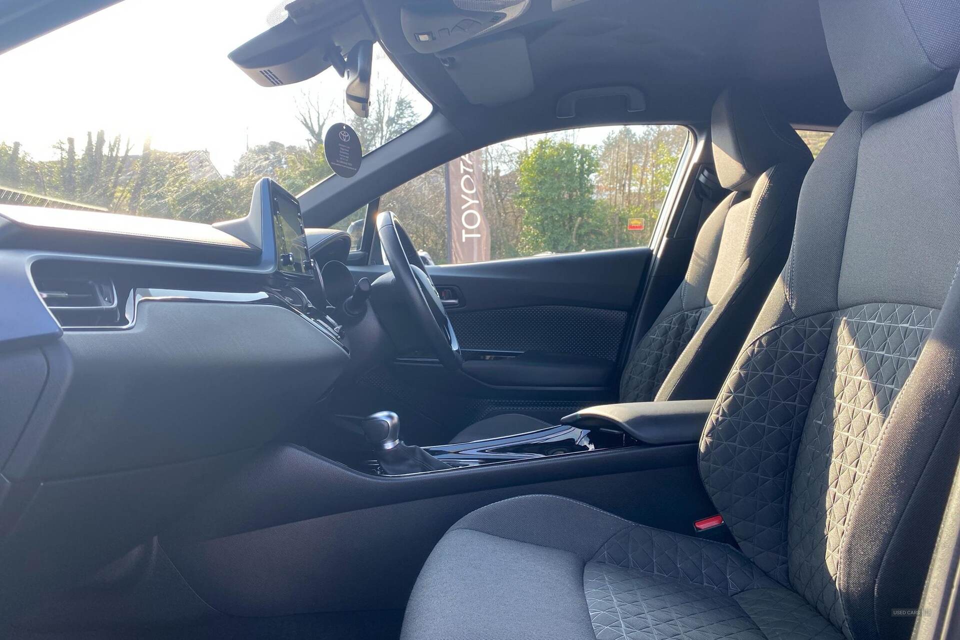 Oct 2021 Toyota C-HR 2.0 Hybrid Design 5dr CVT