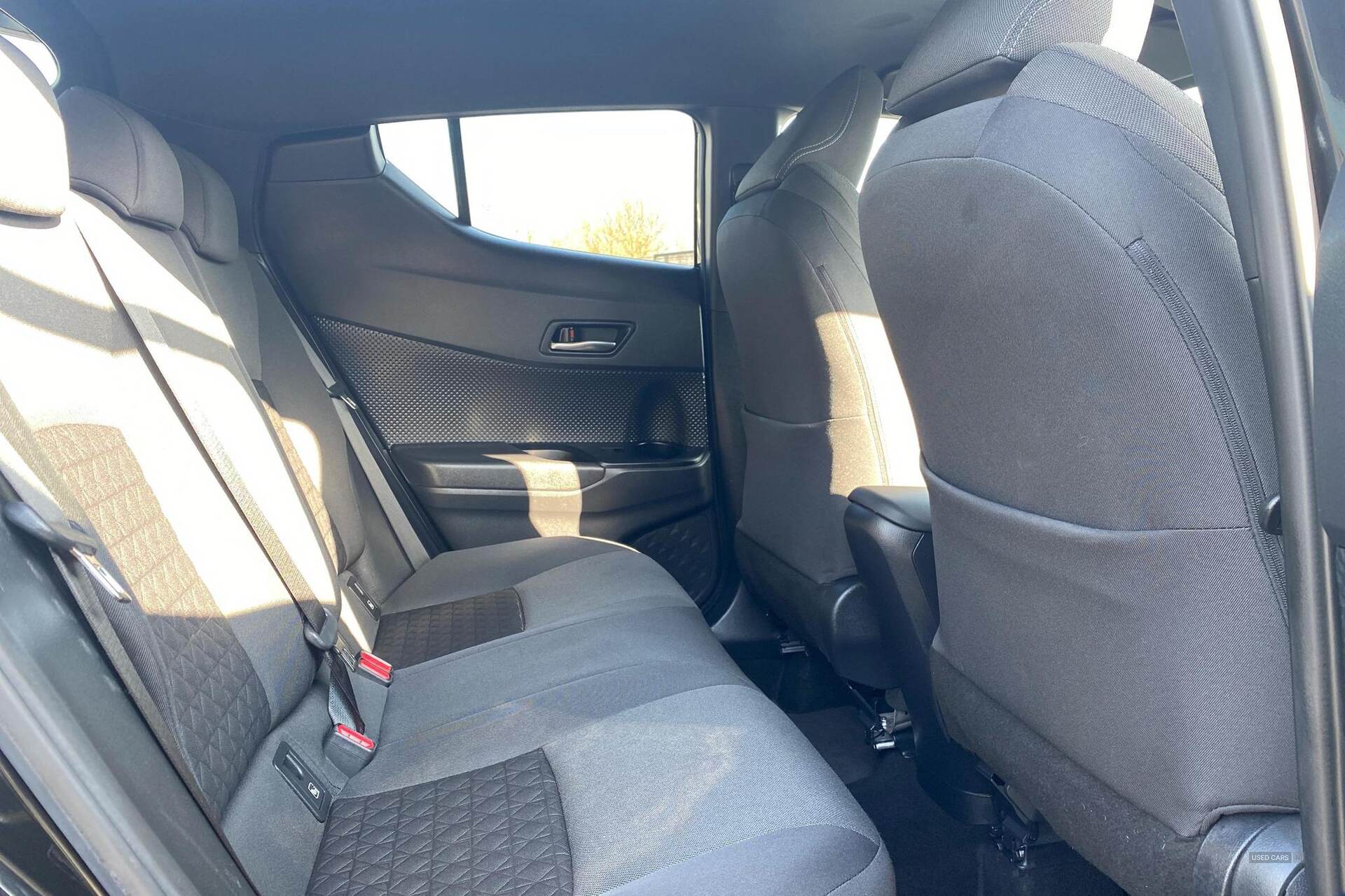Oct 2021 Toyota C-HR 2.0 Hybrid Design 5dr CVT