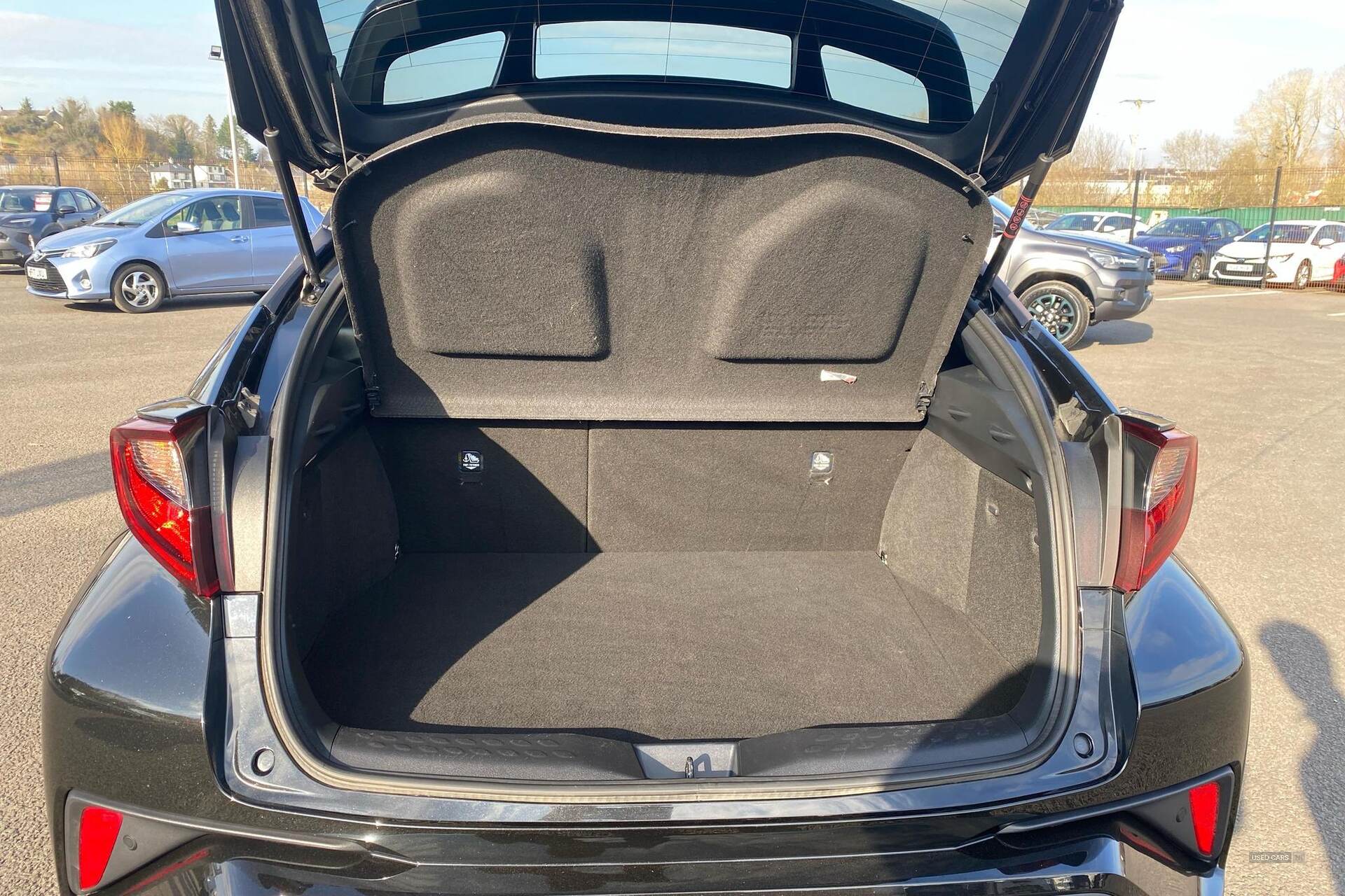 Oct 2021 Toyota C-HR 2.0 Hybrid Design 5dr CVT